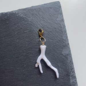 Charm Coral Blanco