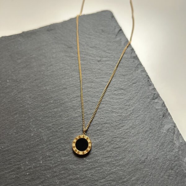 Collar Reloj Negro Golden